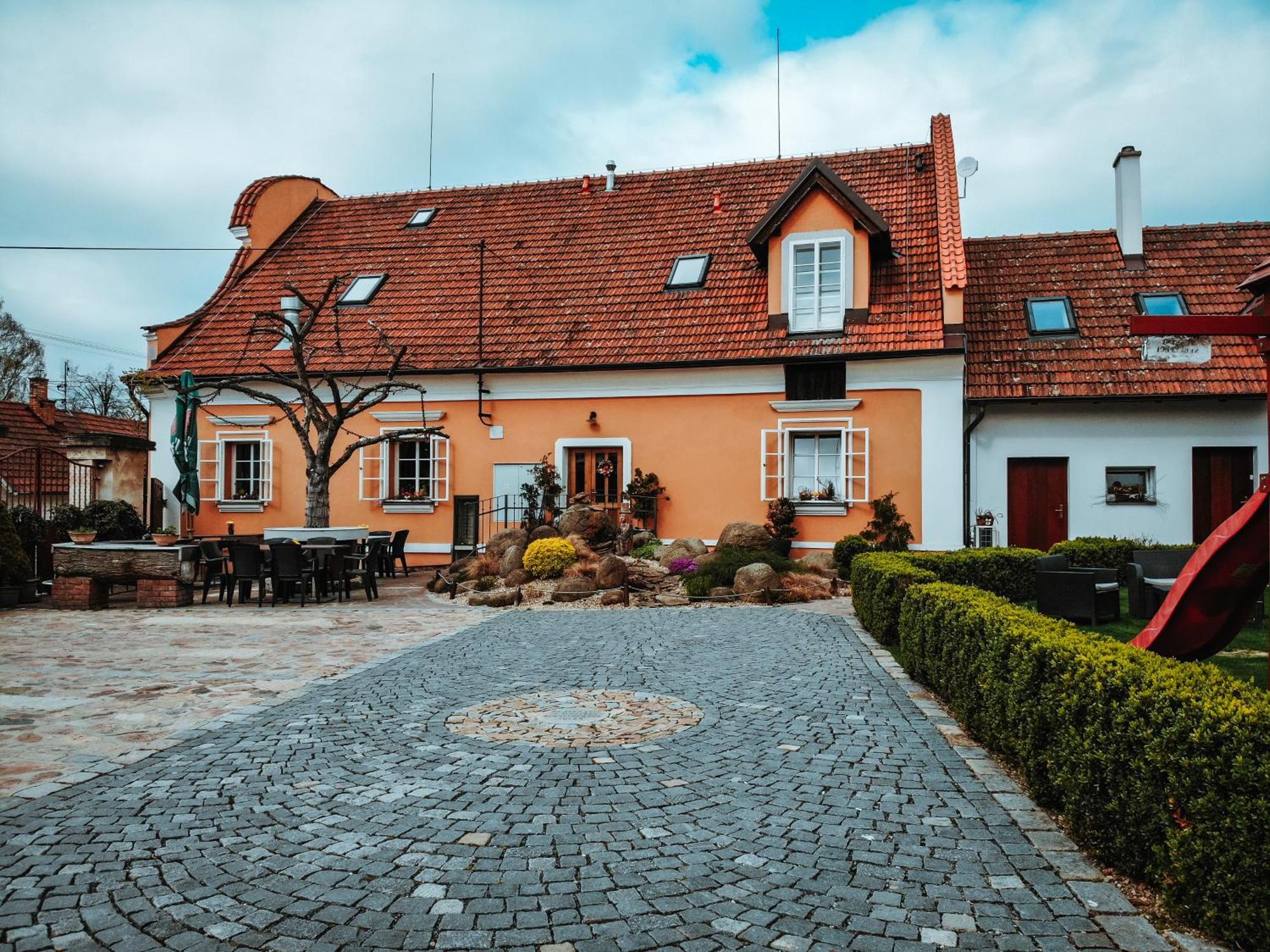 Restaurace Cp.2 Otel Slapy  Dış mekan fotoğraf